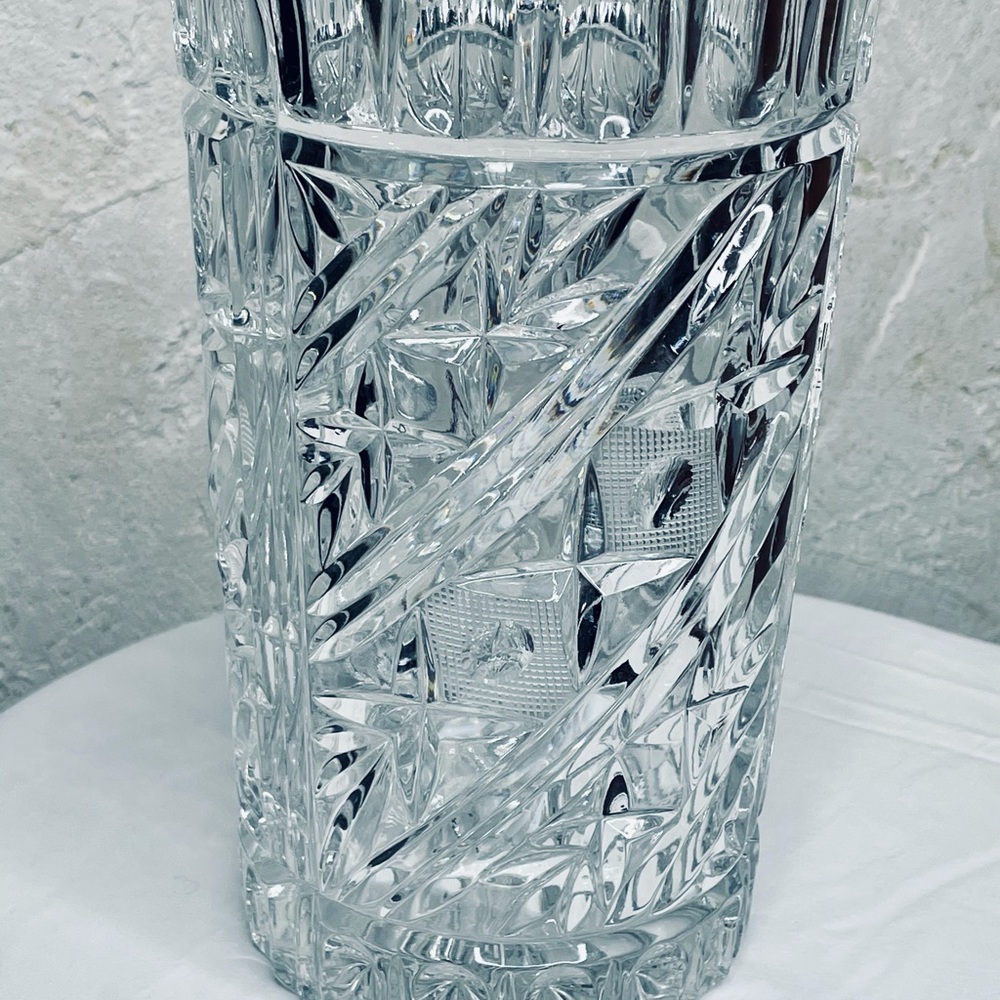 Heavy Lead Chrystal Vase - Picture 10 of 10